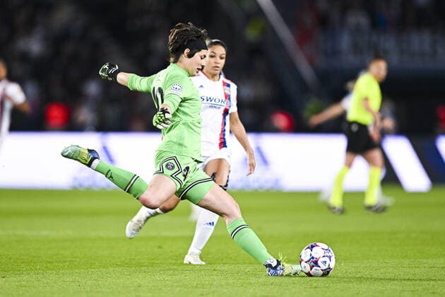 Charlotte Voll (PSG) FOOTBALL : PSG vs OL feminines - 1 2 finale retour League des Champions - 30 04 2022 JBAutissier Panoramic 