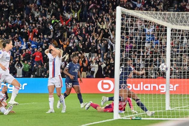 Parc des Princes Marie-Antoinette Katoto ( 9 Paris Saint-Germain) score the 1-1 during the UEFA Womens Champions League semifinal between Paris Saint-Germain FC and Olympique Lyonnais at Parc des Princes in Paris, France Cristiano Mazzi SPP Paris Saint-Germain FC v Olympique Lyonnais - UEFA Womens Champions League semifinal - Parc des Princes - Paris, France 