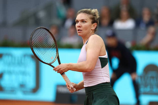 April 30, 2022, MADRID, MADRID, SPAIN: Simona Halep of Romania in action against Paula Badosa of Spain during the Mutua Madrid Open 2022 celebrated at La Caja Magica on April 30, 2022, in Madrid, Spain. MADRID SPAIN - ZUMAa181 20220430_zaa_a181_259 Copyright: xOscarxJ.xBarrosox