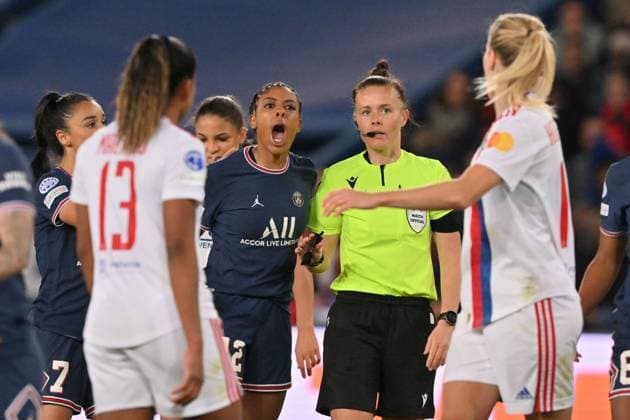 Parc des Princes Referee Mrs. Rebecca Welch (England) and Sara Dabritz ( 13 Paris Saint-Germain) during the UEFA Womens Champions League semifinal between Paris Saint-Germain FC and Olympique Lyonnais at Parc des Princes in Paris, France Cristiano Mazzi SPP Paris Saint-Germain FC v Olympique Lyonnais - UEFA Womens Champions League semifinal - Parc des Princes - Paris, France 