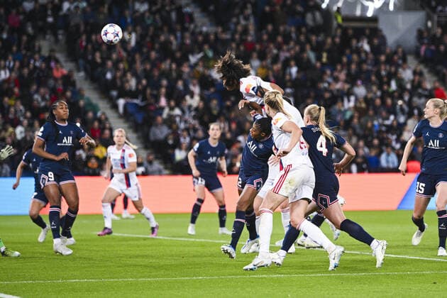 but de Wendie Renard (OL) FOOTBALL : PSG vs OL feminines - 1 2 finale retour League des Champions - 30 04 2022 JBAutissier Panoramic 
