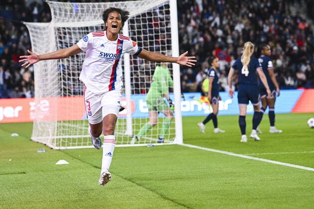 joie des joueuses de l OL apres le but de Wendie Renard (OL) FOOTBALL : PSG vs OL feminines - 1 2 finale retour League des Champions - 30 04 2022 JBAutissier Panoramic 