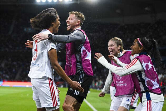 joie des joueuses de l OL apres le but de Wendie Renard (OL) FOOTBALL : PSG vs OL feminines - 1 2 finale retour League des Champions - 30 04 2022 JBAutissier Panoramic 