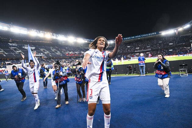 joie des joueuses de lyon en fin de match Wendie Renard (OL) FOOTBALL : PSG vs OL feminines - 1 2 finale retour League des Champions - 30 04 2022 JBAutissier Panoramic 