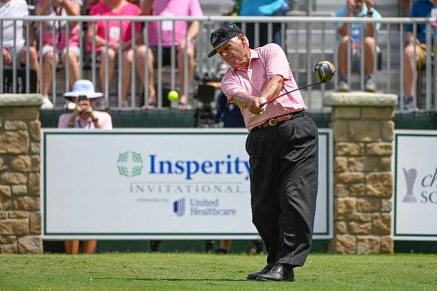 Sport Themen der Woche KW17 Sport Bilder des Tages THE WOODLANDS, TX - APRIL 30: Lee Trevino watches his tee shot on 10 during the 3M Greats of Golf during Rd2 of the Insperity Invitational at The Woodlands Country Club on April 30, 2022 in The Woodlands, TX (Photo by Ken Murray Icon Sportswire) GOLF: APR 30 PGA, Golf Herren Tour Champions - Insperity Invitational Icon2204300672