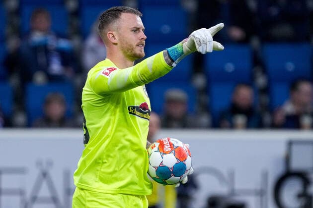 Mark Flekken (Torwart, SCF, 26), gibt Anweisungen, gestikuliert, mit den Armen gestikulieren, Einzelbild, Einzelfoto, Aktion, Action, 30.04.2022, Sinsheim (Deutschland), Fussball, Bundesliga, TSG 1899 Hoffenheim - SC Freiburg, 30.04.2022, Sinsheim (Deutschland), Fussball, Bundesliga, TSG 1899 Hoffenheim - SC Freiburg, DFB DFL REGULATIONS PROHIBIT ANY USE OF PHOTOGRAPHS AS IMAGE SEQUENCES AND OR QUASI-VIDEO.