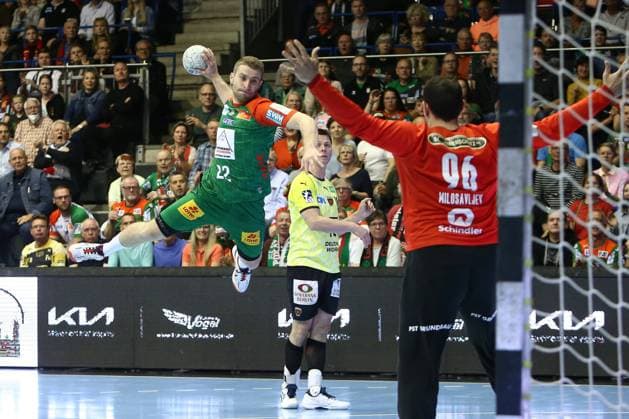01.05.2022, xgox, Handball - Liqui Moly HBL, SC Magdeburg - Fuechse Berlin emspor, v.l. Lukas Mertens (Magdeburg, 22) wirft Tor, Torschuetze, erzielt Tor, Treffer, scores the goal Magdeburg