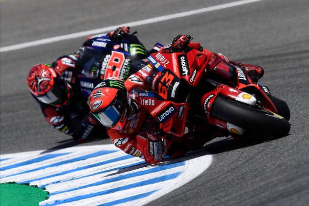 Bilder des Jahres 2022, Sport 05 Mai Sport Themen der Woche KW17 MotoGP Of Spain - Race Francesco Bagnaia (63) of Italy and Ducati Lenovo Team Ducati and Fabio Quartararo (20) of France and Monster Energy Yamaha MotoGP during the race of the Gran Premio Red Bull of Spain at Circuito de Jerez - Angel Nieto on May 1, 2022 in Jerez de la Frontera, Spain. Jerez de la Frontera Cadiz Spain  Copyright: xJosexBretonx originalFilename:breton-motogpof220501_npipf.jpg
