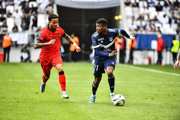 Dilrosun (gir) vs Justin Kluivert (ogc) FOOTBALL : Bordeaux vs Nice - 35eme Journee de L1 Ubereats - Bordeaux - 01 05 2022 ThierryBreton Panoramic 