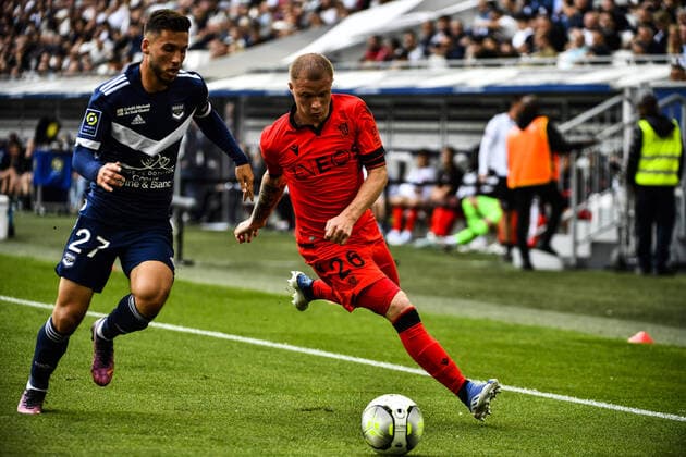 Melvin Bard (ogc) v s Tom Lacoux (gir) FOOTBALL : Bordeaux vs Nice - 35eme Journee de L1 Ubereats - Bordeaux - 01 05 2022 ThierryBreton Panoramic 
