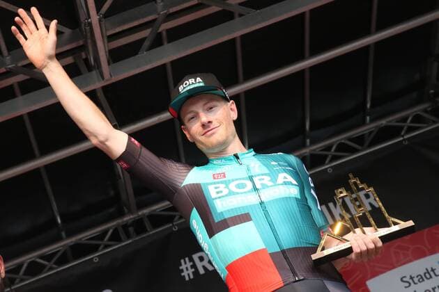 Bilder des Jahres 2022, Sport 05 Mai Sport Themen der Woche KW17 Podest, Siegerehrung, Sieger, 1. Platz Sam Bennett (IRL - BOH Bora-Hansgrohe), 2.Platz Fernando Gaviria (COL - UAE Team Emirates) 3. Platz Alexander Kristoff (NOR - TWG Intermarche - Wanty - Gobert Materiaux) , RADSPORT - Rennen Eschborn-Frankfurt - der Radklassiker , 01.05.2022, Radsport - 1. Mai, - *** Podium, award ceremony, winners, 1 place Sam Bennett IRL BOH Bora Hansgrohe , 2 place Fernando Gaviria COL UAE Team Emirates 3 place Alexander Kristoff NOR TWG Intermarche Wanty Gobert Materiaux , RADSPORT race Eschborn Frankfurt the cycling classic , 01 05 2022, cycling 1 May,