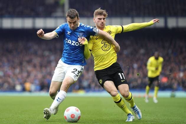 Bilder des Jahres 2022, Sport 05 Mai Sport Themen der Woche KW17 Sport Bilder des Tages Mandatory Credit: Photo by Paul Greenwood Shutterstock (12917095bs) Seamus Coleman of Everton and Timo Werner of Chelsea Everton v Chelsea, Premier League, Football, Goodison Park, Liverpool, UK - 01 May 2022 EDITORIAL USE ONLY No use with unauthorised audio, video, data, fixture lists, club league logos or live services. Online in-match use limited to 120 images, no video emulation. No use in betting, games or single club league player publications. Everton v Chelsea, Premier League, Football, Goodison Park, Liverpool, UK - 01 May 2022 EDITORIAL USE ONLY No use with unauthorised audio, video, data, fixture lists, club league logos or live services. Online in-match use limited to 120 images, no video emulation. No use in betting, games or single club league player publications.  Copyright: xPaulxGreenwood Shutterstockx 12917095bs