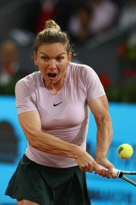 May 2, 2022, MADRID, MADRID, SPAIN: Simona Halep of Romania in action against Cori Gauff of United States during the Mutua Madrid Open 2022 celebrated at La Caja Magica on May 02, 2022, in Madrid, Spain. MADRID SPAIN - ZUMAa181 20220502_zaa_a181_185 Copyright: xOscarxJ.xBarrosox