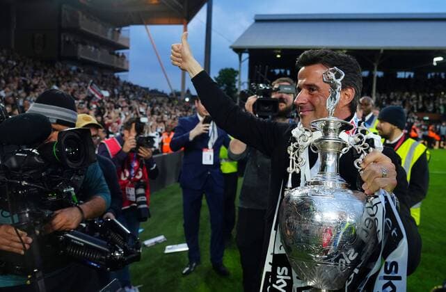 Fußball, Trainerhistorie FC Fulham von 1904 bis heute Mandatory Credit: Photo by Javier Garcia Shutterstock (12917135ev) Fulham Manager Marco Silva with the trophy Fulham v Luton Town, EFL Sky Bet Championship, Football, Craven Cottage, London, UK - 02 May 2022 EDITORIAL USE ONLY No use with unauthorised audio, video, data, fixture lists, club league logos or live services. Online in-match use limited to 120 images, no video emulation. No use in betting, games or single club league player publications. Fulham v Luton Town, EFL Sky Bet Championship, Football, Craven Cottage, London, UK - 02 May 2022 EDITORIAL USE ONLY No use with unauthorised audio, video, data, fixture lists, club league logos or live services. Online in-match use limited to 120 images, no video emulation. No use in betting, games or single club league player publications. Copyright: xJavierxGarcia Shutterstockx 12917135ev