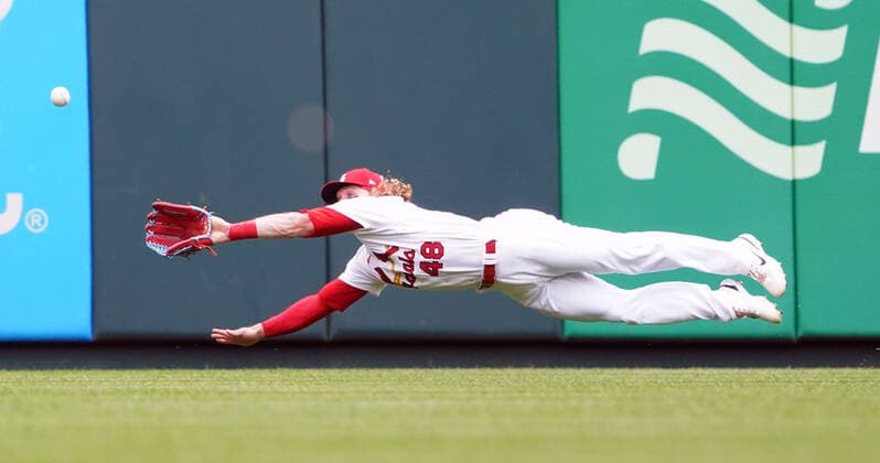 Sport Bilder des Tages St. Louis Cardinals centerfielder Harrison Bader dives for a ball off the bat of Kansas City Royals Carlos Santana in the fourth inning at Busch Stadium in St. Louis on Monday, May 2, 2022. The hit was good for a double as St. Louis defeated Kansas City, 1-0.  SLP2022050201 BILLxGREENBLATT