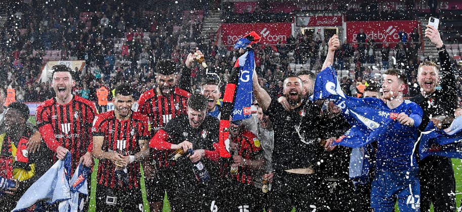 Bournemouth v Nottingham Forest Sky Bet Championship Bournemouth players celebrate promotion after the Sky Bet Championship match at the Vitality Stadium, Bournemouth Content Not Available For UK Newspapers Copyright: xJeremyxLandeyx FIL-16870-0043 UK Newspapers OUT