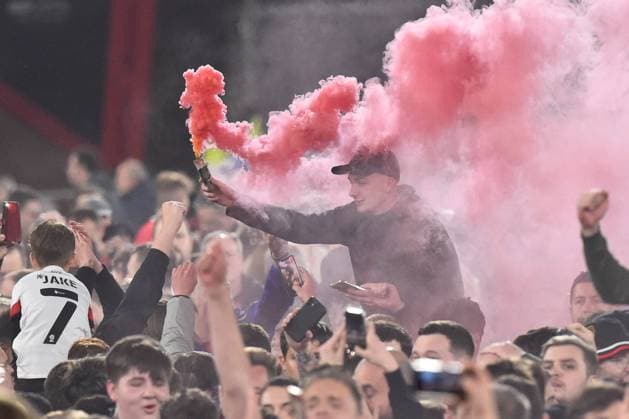 Bournemouth v Nottingham Forest EFL Sky Bet Championship 03 05 2022. Fans celebrate on the pitch with a red flare at full time as Bournemouth are promoted to the premier league during the EFL Sky Bet Championship match between Bournemouth and Nottingham Forest at the Vitality Stadium, Bournemouth, England on 3 May 2022. Bournemouth Vitality Stadium Dorset England Editorial use only DataCo restrictions apply See www.football-dataco.com , Copyright: xGrahamxHuntx PSI-15225-0119
