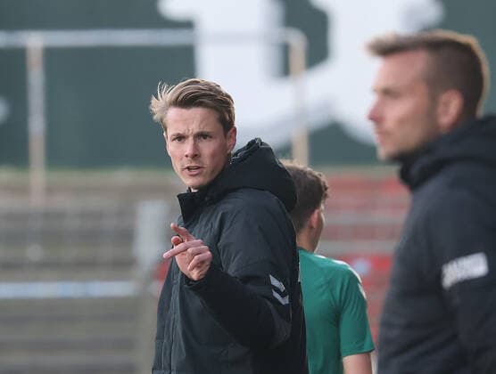 Cheftrainer Lukas Pfeiffer (VfB Luebeck) DFL REGULATIONS PROHIBIT ANY USE OF PHOTOGRAPHS AS IMAGE SEQUENCES AND OR QUASI-VIDEO.