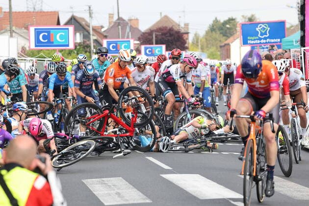 Bilder des Jahres 2022, Sport 05 Mai Sport Themen der Woche KW18 Sport Bilder des Tages Crash sprint finish during the cycling race 4 Jours de Dunkerque stage 1, UCI Pro Series, in French on May 3, 2022 CYCLISME : 4 Jours de Dunkerque - Stage 1 - UCI Pro Series - 03 05 2022 LaurentSanson Panoramic 