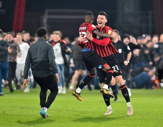 Bournemouth v Nottingham Forest EFL Sky Bet Championship 03 05 2022. Kieffer Moore (21) of AFC Bournemouth and Jaidon Anthony (32) of AFC Bournemouth leap in the air as they hug while celebrating at full time as Bournemouth gain promotion to the premier league during the EFL Sky Bet Championship match between Bournemouth and Nottingham Forest at the Vitality Stadium, Bournemouth, England on 3 May 2022. Bournemouth Vitality Stadium Dorset England Editorial use only DataCo restrictions apply See www.football-dataco.com , Copyright: xGrahamxHuntx PSI-15225-0303