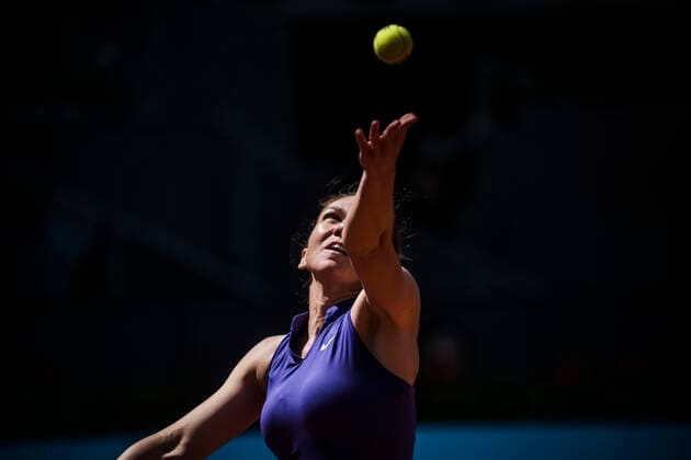 May 4, 2022, Madrid, Madrid, Spain: SIMONA HALEP (ROU) serves against Ons Jabeur (TUN) at Day 7 of the Madrid Open 2022. Jabeur wins 6:3, 6:2 Madrid Spain - ZUMAo105 20220504_zap_o105_008 Copyright: xMatthiasxOesterlex