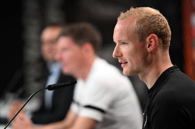 04.05.2022, xjhx, Fussball UEFA Europa League, Eintracht Frankfurt - Training und Pressekonferenz emspor, v.l. Pressesprecher Bartosz Niedzwiedzki (Eintracht Eintracht Frankfurt), Trainer Oliver Glasner (Eintracht Frankfurt) zautz, Sebastian Rode (Eintracht Frankfurt) (DFL DFB REGULATIONS PROHIBIT ANY USE OF PHOTOGRAPHS as IMAGE SEQUENCES and or QUASI-VIDEO) Frankfurt am Main