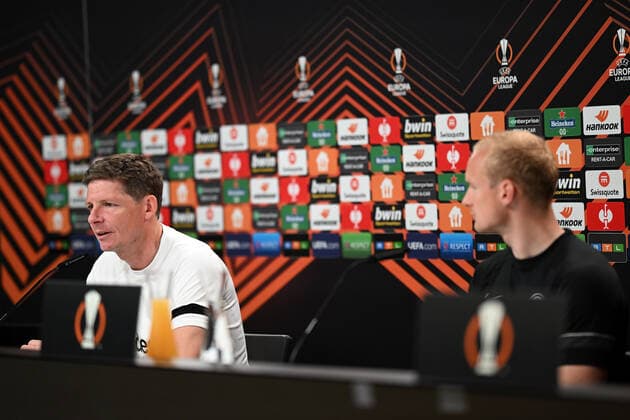 04.05.2022, xjhx, Fussball UEFA Europa League, Eintracht Frankfurt - Training und Pressekonferenz emspor, v.l. Trainer Oliver Glasner (Eintracht Frankfurt) zautz, Sebastian Rode (Eintracht Frankfurt) (DFL DFB REGULATIONS PROHIBIT ANY USE OF PHOTOGRAPHS as IMAGE SEQUENCES and or QUASI-VIDEO) Frankfurt am Main