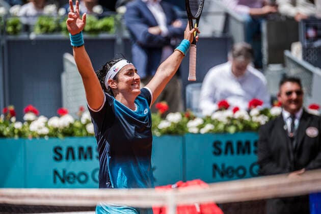 May 4, 2022, Madrid, Madrid, Spain: ONS JABEUR (TUN) celebrates her victory against Simona Halep (ROU) at Day 7 of the Madrid Open 2022. Jabeur wins 6:3, 6:2 Madrid Spain - ZUMAo105 20220504_zap_o105_016 Copyright: xMatthiasxOesterlex