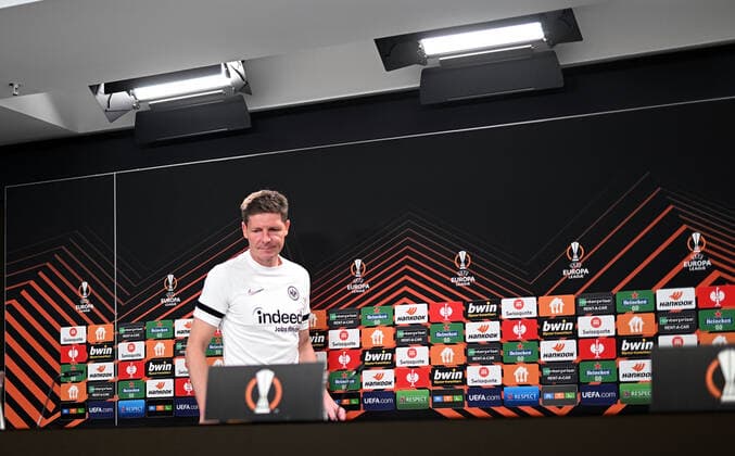 04.05.2022, xjhx, Fussball UEFA Europa League, Eintracht Frankfurt - Training und Pressekonferenz emspor, v.l. Trainer Oliver Glasner (Eintracht Frankfurt) zautz (DFL DFB REGULATIONS PROHIBIT ANY USE OF PHOTOGRAPHS as IMAGE SEQUENCES and or QUASI-VIDEO) Frankfurt am Main