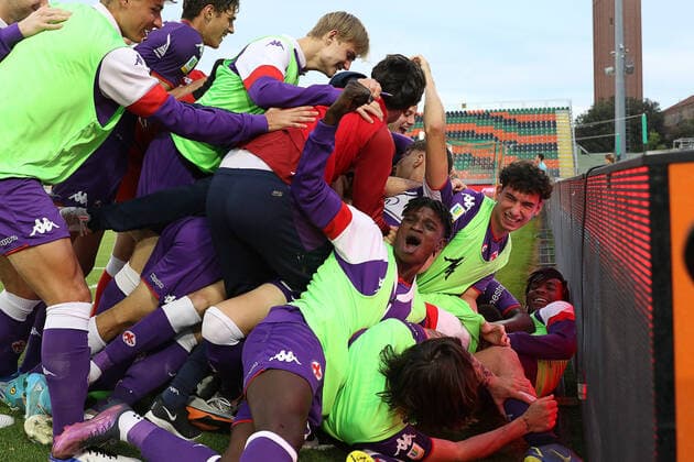 Sport Themen der Woche KW18 Sport Bilder des Tages Photo Paola Garbuio LaPresse May 04, 2022 Venezia, Italy soccer A.C.F.Fiorentina vs Atalanta B.C. - TimVision Cup Final under19 2021 2022 - Penzo stadium. In the pic : celebration goal corradini giovanni  Copyright: xPaolaxGarbuio LaPressex