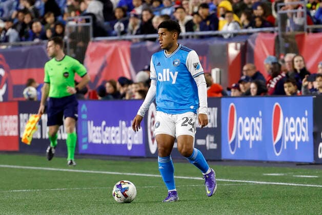 FOXBOROUGH, MA - APRIL 16: Charlotte FC right back Jaylin Lindsey (24) during a match between the New England Revolution and Charlotte FC on April16, 2022, at Gillette Stadium in Foxborough, Massachusetts. (Photo by Fred Kfoury III Icon Sportswire) SOCCER: APR 16 MLS, Fussball Herren, USA - Charlotte FC at New England Revolution Icon482220416031