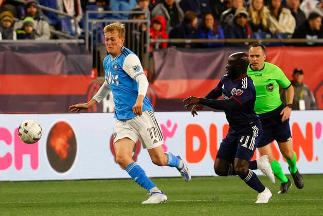 FOXBOROUGH, MA - APRIL 16: Charlotte FC center forward Karol Swiderski (11) during a match between the New England Revolution and Charlotte FC on April16, 2022, at Gillette Stadium in Foxborough, Massachusetts. (Photo by Fred Kfoury III Icon Sportswire) SOCCER: APR 16 MLS, Fussball Herren, USA - Charlotte FC at New England Revolution Icon482220416041
