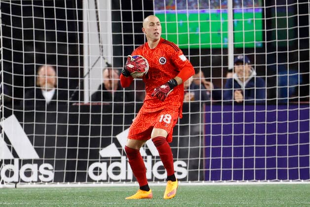 FOXBOROUGH, MA - APRIL 16: New England Revolution goalkeeper Brad Knighton (18) during a match between the New England Revolution and Charlotte FC on April16, 2022, at Gillette Stadium in Foxborough, Massachusetts. (Photo by Fred Kfoury III Icon Sportswire) SOCCER: APR 16 MLS, Fussball Herren, USA - Charlotte FC at New England Revolution Icon482220416045