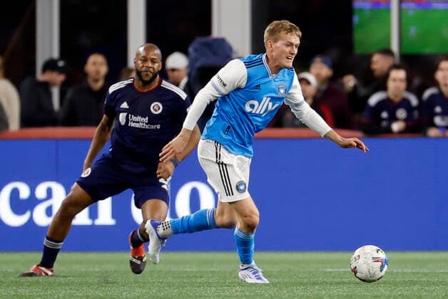 FOXBOROUGH, MA - APRIL 16: Charlotte FC center forward Karol Swiderski (11) during a match between the New England Revolution and Charlotte FC on April16, 2022, at Gillette Stadium in Foxborough, Massachusetts. (Photo by Fred Kfoury III Icon Sportswire) SOCCER: APR 16 MLS, Fussball Herren, USA - Charlotte FC at New England Revolution Icon482220416052