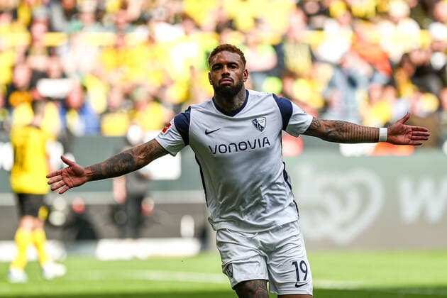 Tor, Torjubel, zum : durch Jürgen Juergen Locadia (VfL Bochum 1848, 19), GER, Borussia Dortmund BVB vs. VfL Bochum, Fussball, 1. Bundesliga, 32. Spieltag, Spielzeit 2021 2022, 30.04.2022, DFB DFL regulations prohibit any use of photographs as image sequences and or quasi-video., GER, Borussia Dortmund BVB vs. VfL Bochum, Fussball, 1. Bundesliga, 32. Spieltag, Spielzeit 2021 2022, 30.04.2022 Dortmund *** Goal, goal celebration, for by Jürgen Juergen Locadia VfL Bochum 1848, 19 , GER, Borussia Dortmund BVB vs VfL Bochum, Football, 1 Bundesliga, 32 Spieltag, Spielzeit 2021 2022, 30 04 2022, DFB DFL regulations prohibit any use of photographs as image sequences and or quasi video , GER, Borussia Dortmund BVB vs VfL Bochum, Football, 1 Bundesliga, 32 Spieltag, Spielzeit 2021 2022, 30 04 2022 Dortmund Copyright: xEibner-Pressefoto GabrielxBoiax EP_EEP