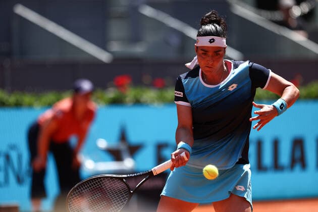 May 5, 2022, MADRID, MADRID, SPAIN: Ons Jabeur of Tunisia in action against Ekaterina Alexandrova of Russia during the Mutua Madrid Open 2022 celebrated at La Caja Magica on May 05, 2022, in Madrid, Spain. MADRID SPAIN - ZUMAa181 20220505_zaa_a181_161 Copyright: xOscarxJ.xBarrosox