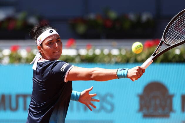 May 5, 2022, MADRID, MADRID, SPAIN: Ons Jabeur of Tunisia in action against Ekaterina Alexandrova of Russia during the Mutua Madrid Open 2022 celebrated at La Caja Magica on May 05, 2022, in Madrid, Spain. MADRID SPAIN - ZUMAa181 20220505_zaa_a181_176 Copyright: xOscarxJ.xBarrosox