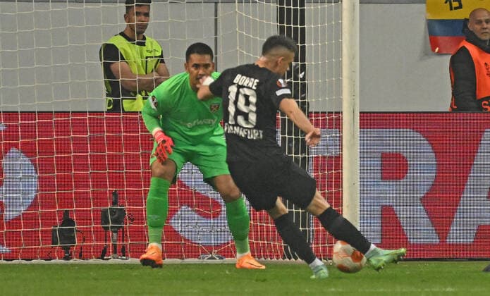 05.05.2022, xjhx, Fussball UEFA Europa League 1 2 Finale , Eintracht Frankfurt - West Ham United emspor, v.l. Rafael Borre, Rafael Santos Borre Maury (Eintracht Frankfurt) erzielt das Tor zum scores the Goal 1:0 (DFL DFB REGULATIONS PROHIBIT ANY USE OF PHOTOGRAPHS as IMAGE SEQUENCES and or QUASI-VIDEO) Frankfurt