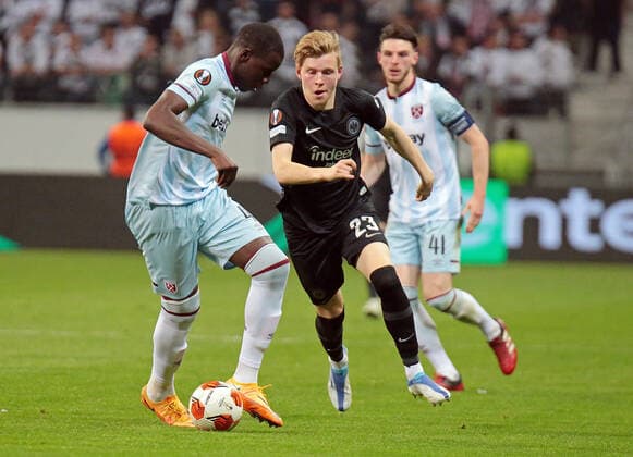 05.05.2022, xovx, Fußball UEFA Europa League, Halbfinale, Eintracht Frankfurt - West Ham United v.l. Kurt Zouma (West Ham United), Jens Petter Hauge (Eintracht Frankfurt), Declan Rice (West Ham United) emspor Frankfurt