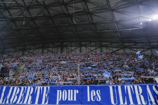 Sport Bilder des Tages MARSEILLE - Supporters of Olympique de Marseille during the UEFA Conference League semifinal match between Olympique de Marseille and Feyenoord at Stade Velodrome on May 5, 2022 in Marseille, France. ANP MAURICE VAN STEEN UEFA Europa Conference League semi-final 2021 2022 xVIxANPxSportx xxANPxIVx