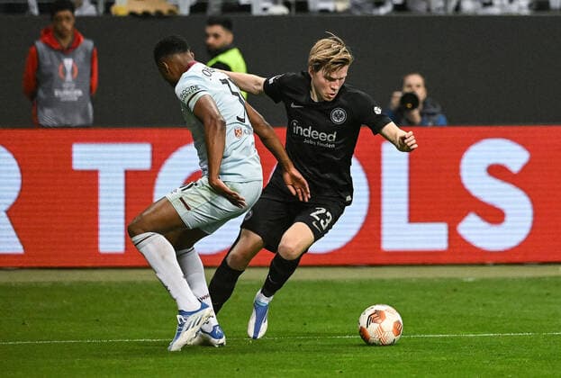 05.05.2022, xpsx, Fussball UEFA Europa League 1 2 Finale, Eintracht Frankfurt - West Ham United v.l. Ben Johnson (West Ham United), Jens Petter Hauge (Eintracht Frankfurt) (DFL DFB REGULATIONS PROHIBIT ANY USE OF PHOTOGRAPHS as IMAGE SEQUENCES and or QUASI-VIDEO) emspor Frankfurt