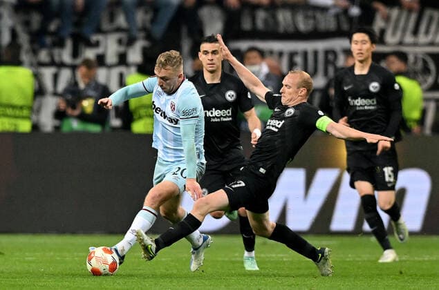 05.05.2022, xfux, Fussball UEFA Europa League 1 2 Finale, Eintracht Frankfurt - West Ham United, emonline, emspor, v.l. Jarrod Bowen (West Ham United), Sebastian Rode (Eintracht Frankfurt) (DFL DFB REGULATIONS PROHIBIT ANY USE OF PHOTOGRAPHS as IMAGE SEQUENCES and or QUASI-VIDEO) Frankfurt
