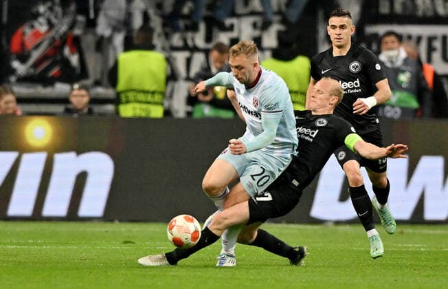 05.05.2022, xfux, Fussball UEFA Europa League 1 2 Finale, Eintracht Frankfurt - West Ham United, emonline, emspor, v.l. Jarrod Bowen (West Ham United), Sebastian Rode (Eintracht Frankfurt) (DFL DFB REGULATIONS PROHIBIT ANY USE OF PHOTOGRAPHS as IMAGE SEQUENCES and or QUASI-VIDEO) Frankfurt