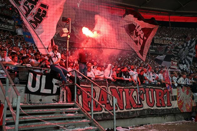 05.05.2022, xovx, Fußball UEFA Europa League, Halbfinale, Eintracht Frankfurt - West Ham United Frankfurter Fans mit Pyrotechnik emspor Frankfurt