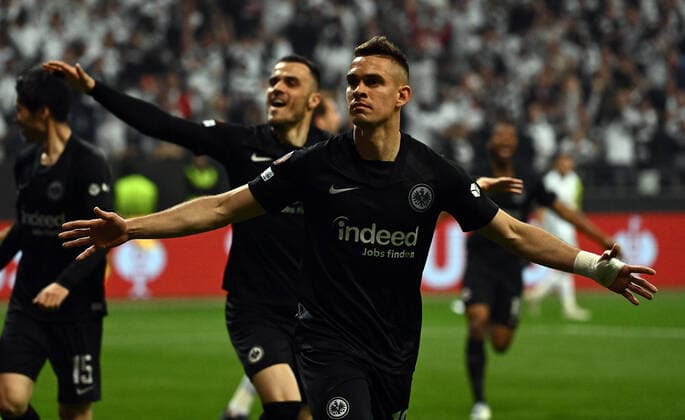 05.05.2022, xpsx, Fussball UEFA Europa League 1 2 Finale , Eintracht Frankfurt - West Ham United emspor, v.l. Rafael Borre, Rafael Santos Borre Maury (Eintracht Frankfurt) Torjubel nach dem Tor zum celebrating the goal celebrate 1:0 (DFL DFB REGULATIONS PROHIBIT ANY USE OF PHOTOGRAPHS as IMAGE SEQUENCES and or QUASI-VIDEO) Frankfurt