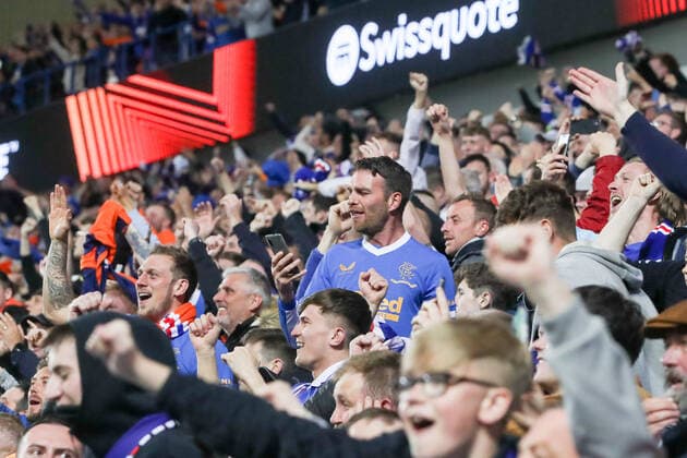 Glasgow Rangers - RB Leipzig 05.05.2022 Glasgow, 05.05.2022, Ibrox Stadium, Fussball, Saison 2021 2022, Europa League, Halbfinale, Glasgow Rangers - RB Leipzig , Im Bild: Fans Glasgow Rangers UEFA regulations prohibit any use of photographs as image sequences and or quasi-video.
