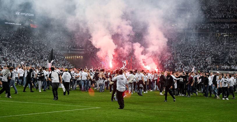 05.05.2022, xpsx, Fussball UEFA Europa League 1 2 Finale, Eintracht Frankfurt - West Ham United v.l. jubel nach dem sieg Platzsturm der Fans Zuschauer (DFL DFB REGULATIONS PROHIBIT ANY USE OF PHOTOGRAPHS as IMAGE SEQUENCES and or QUASI-VIDEO) emspor Frankfurt
