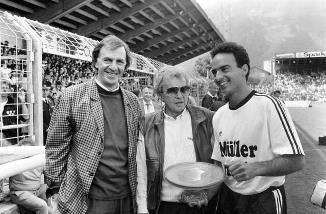 03.06.90 Hansi Müller Abschiedsspiel Österreich, Innsbruck, 03.06.1990, Fussball, Hansi Müller Abschiedsspiel: v.l. Cesar Luis Menotti, Ernst Happel, Hansi Müller. *** 03 06 90 Hansi Müller farewell match Austria, Innsbruck, 03 06 1990, football, Hansi Müller farewell match f l Cesar Luis Menotti, Ernst Happel, Hansi Müller