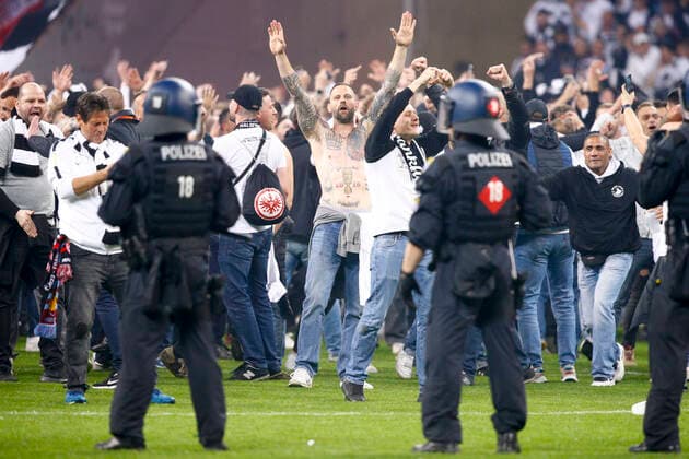 Eintracht Frankfurt v West Ham United UEFA Europa League Riot police are deployed eventually as the Eintracht Frankfurt fans celebrate victory by invading the pitch and goading the West Ham fans at the end of the UEFA Europa League Semi-Final Second Leg match at the Deutsche Bank Park, Frankfurt Content Not Available For UK Newspapers Copyright: xPaulxChestertonx FIL-16873-0137 UK Newspapers OUT