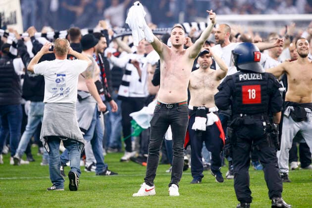 Eintracht Frankfurt v West Ham United UEFA Europa League Riot police are deployed eventually as the Eintracht Frankfurt fans celebrate victory by invading the pitch and goading the West Ham fans at the end of the UEFA Europa League Semi-Final Second Leg match at the Deutsche Bank Park, Frankfurt Content Not Available For UK Newspapers Copyright: xPaulxChestertonx FIL-16873-0147 UK Newspapers OUT